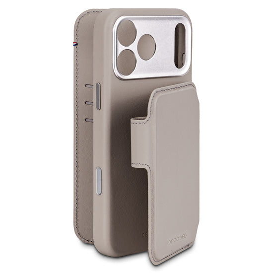 MagSafe detachable folio iPhone 17 Pro Solid Clay