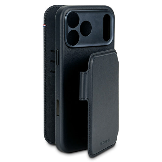 MagSafe detachable folio iPhone 17 Pro Max Navy Shadow