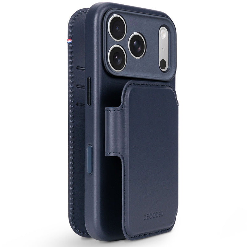 MagSafe detachable leather folio iPhone 18 Pro Max Midnight