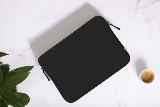 MacBook NEO Basics²Life Perfect Fit Sleeve Black / Black