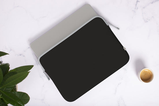 MacBook NEO Basics²Life Perfect Fit Sleeve Black / Moon