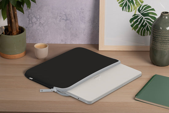 MacBook NEO Basics²Life Perfect Fit Sleeve Black / Moon