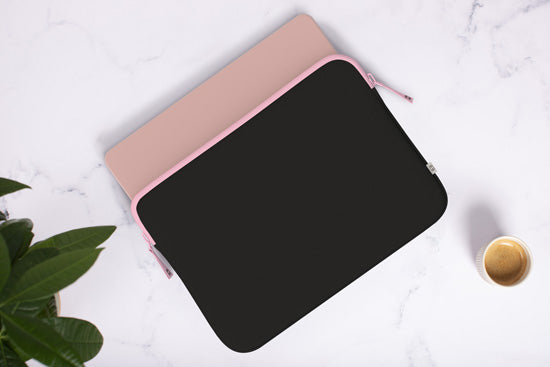 MacBook NEO Basics²Life Perfect Fit Sleeve Black / Rose