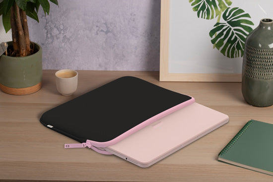 MacBook NEO Basics²Life Perfect Fit Sleeve Black / Rose