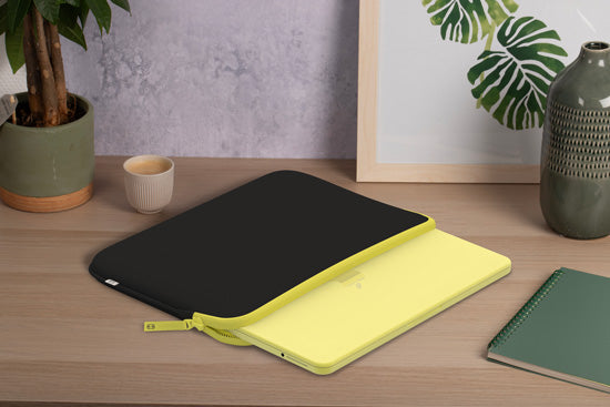 MacBook NEO Basics²Life Perfect Fit Sleeve Black / Lemon