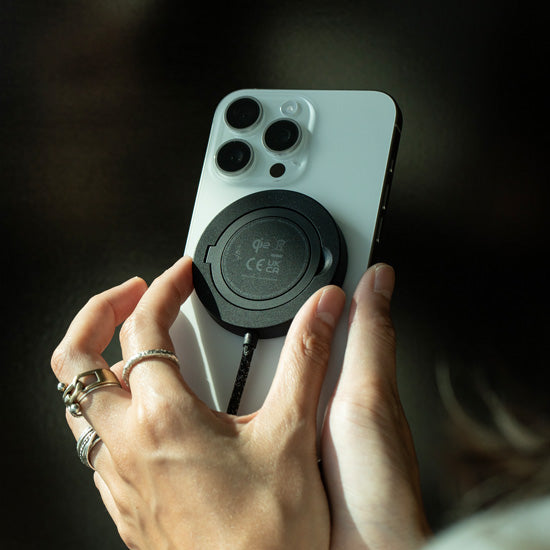 SnapStand Magnetic Wireless Charger Black