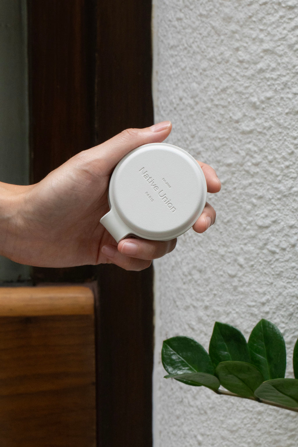 Voyage Charger sans fil 2-en-1 Qi2 Clay