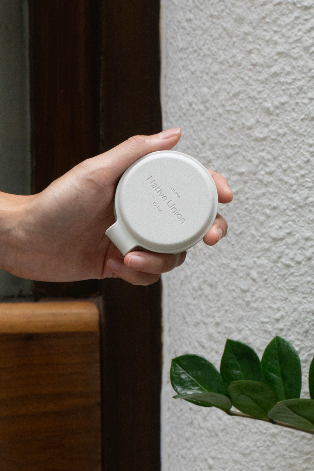 Voyage Charger sans fil 2-en-1 Qi2 Clay