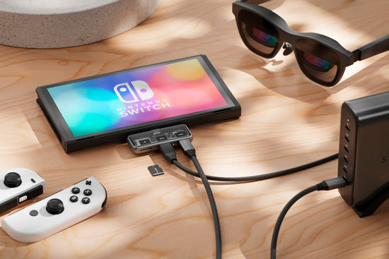 Mobile XR Hub with microSD Reader Space Gray