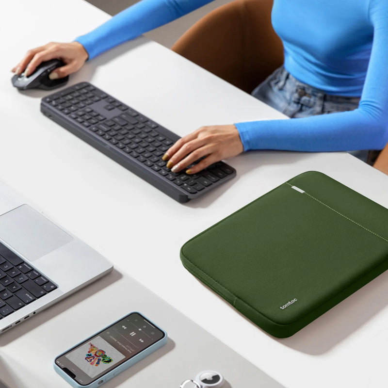 Defender-A13 Laptop Sleeve MacBook Air & Pro 13" Green