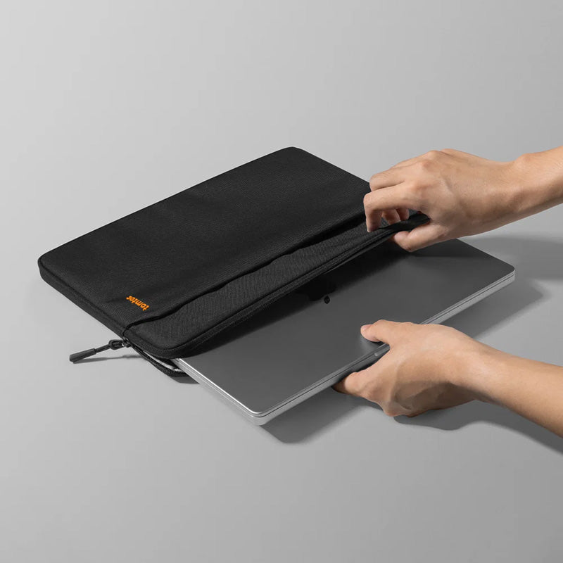 Light-A18 Laptop Sleeve MacBook Air & Pro 13" (M5/M4/M3) Black