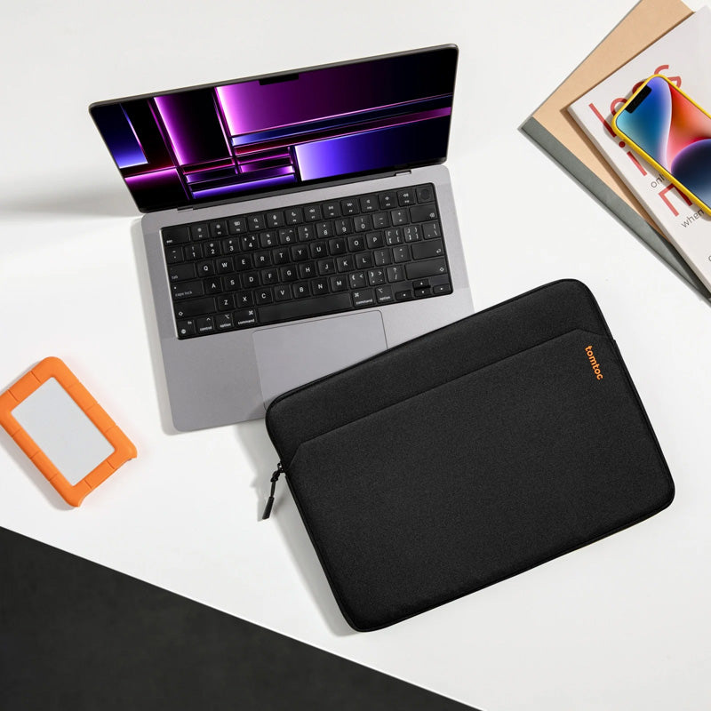 Light-A18 Laptop Sleeve MacBook Air & Pro 13" (M5/M4/M3) Black