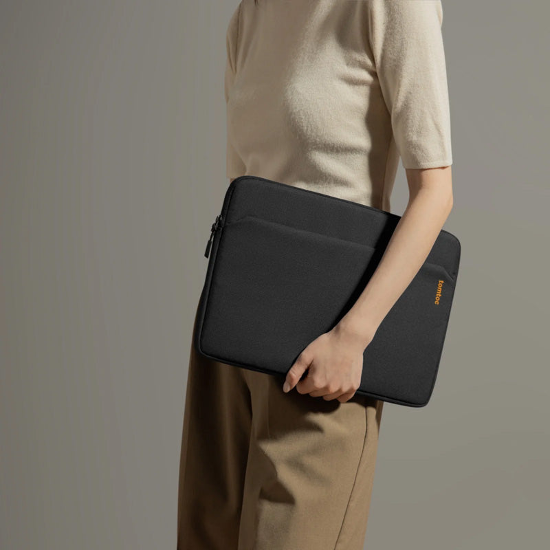 Light-A18 Laptop Sleeve MacBook Air & Pro 13" (M5/M4/M3) Black