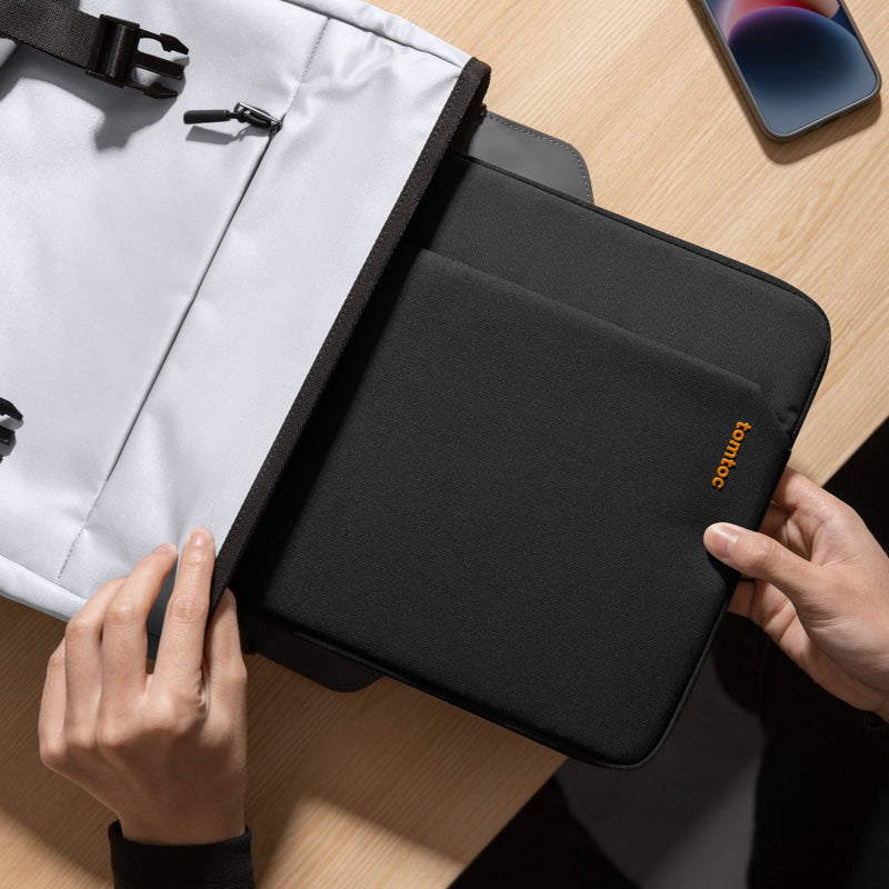 Light-A18 Laptop Sleeve MacBook Air & Pro 13" (M5/M4/M3) Black