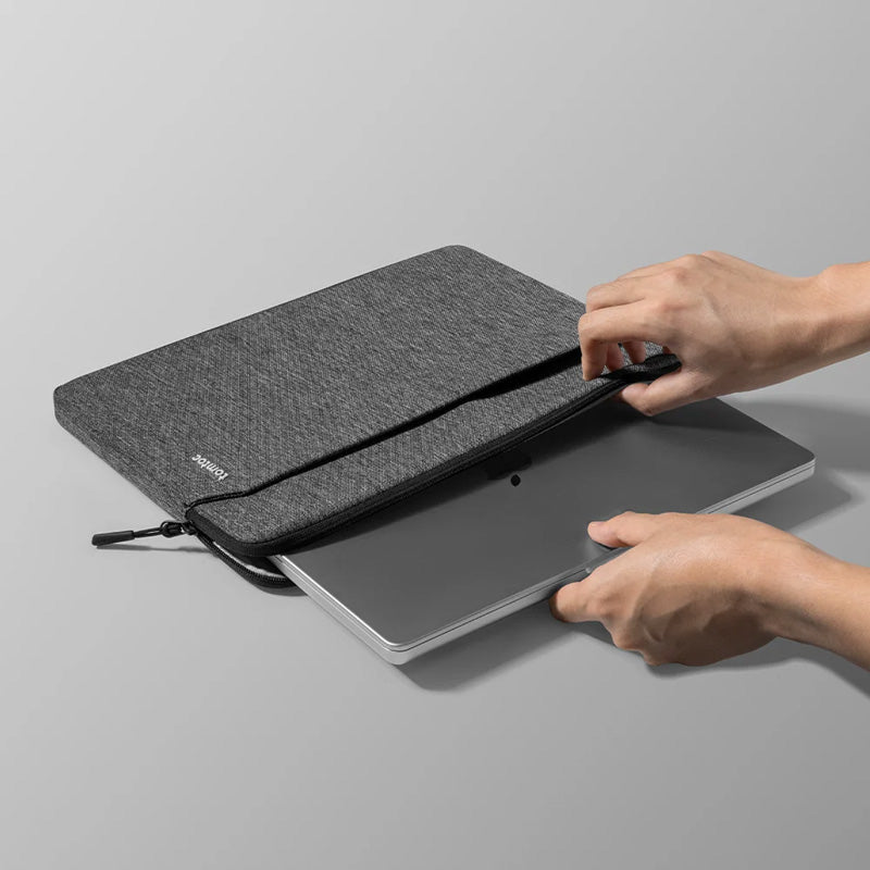 Light-A18 Laptop Sleeve MacBook Air & Pro 13" (M5/M4/M3) Dark Gray