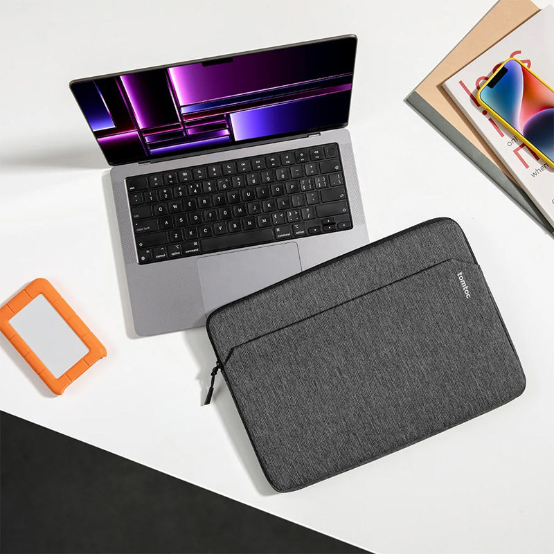 Light-A18 Laptop Sleeve MacBook Air & Pro 13" (M5/M4/M3) Dark Gray