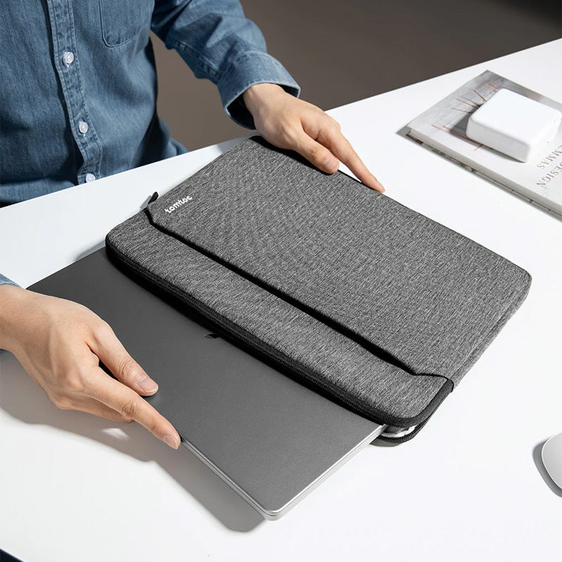 Light-A18 Laptop Sleeve MacBook Air & Pro 13" (M5/M4/M3) Dark Gray