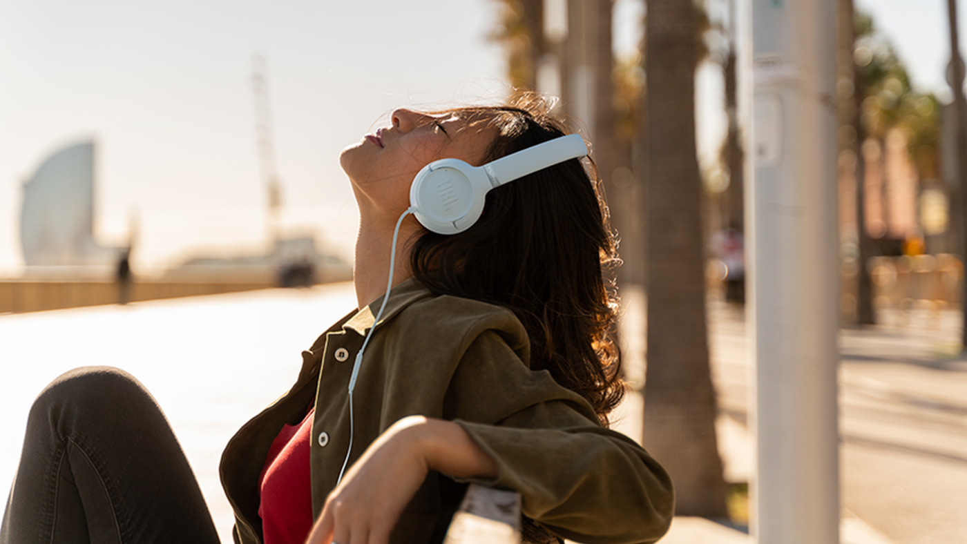 Wired headphones